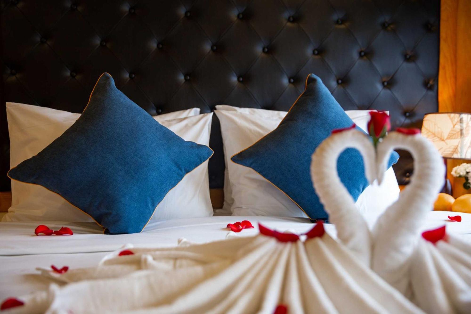 Venezia Boutique Cruises - Catba Island Hotel Chan Chau Buitenkant foto