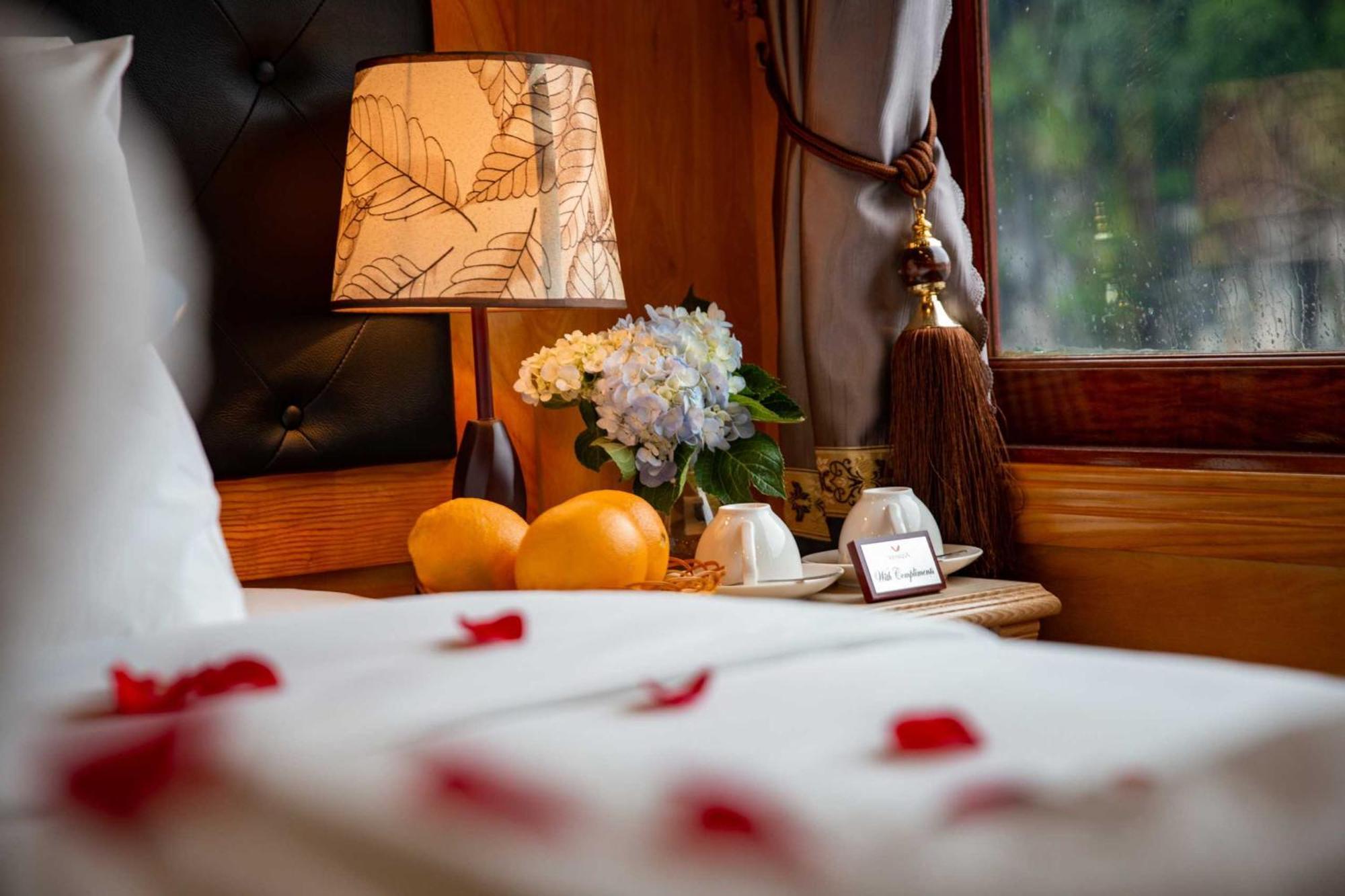 Venezia Boutique Cruises - Catba Island Hotel Chan Chau Buitenkant foto