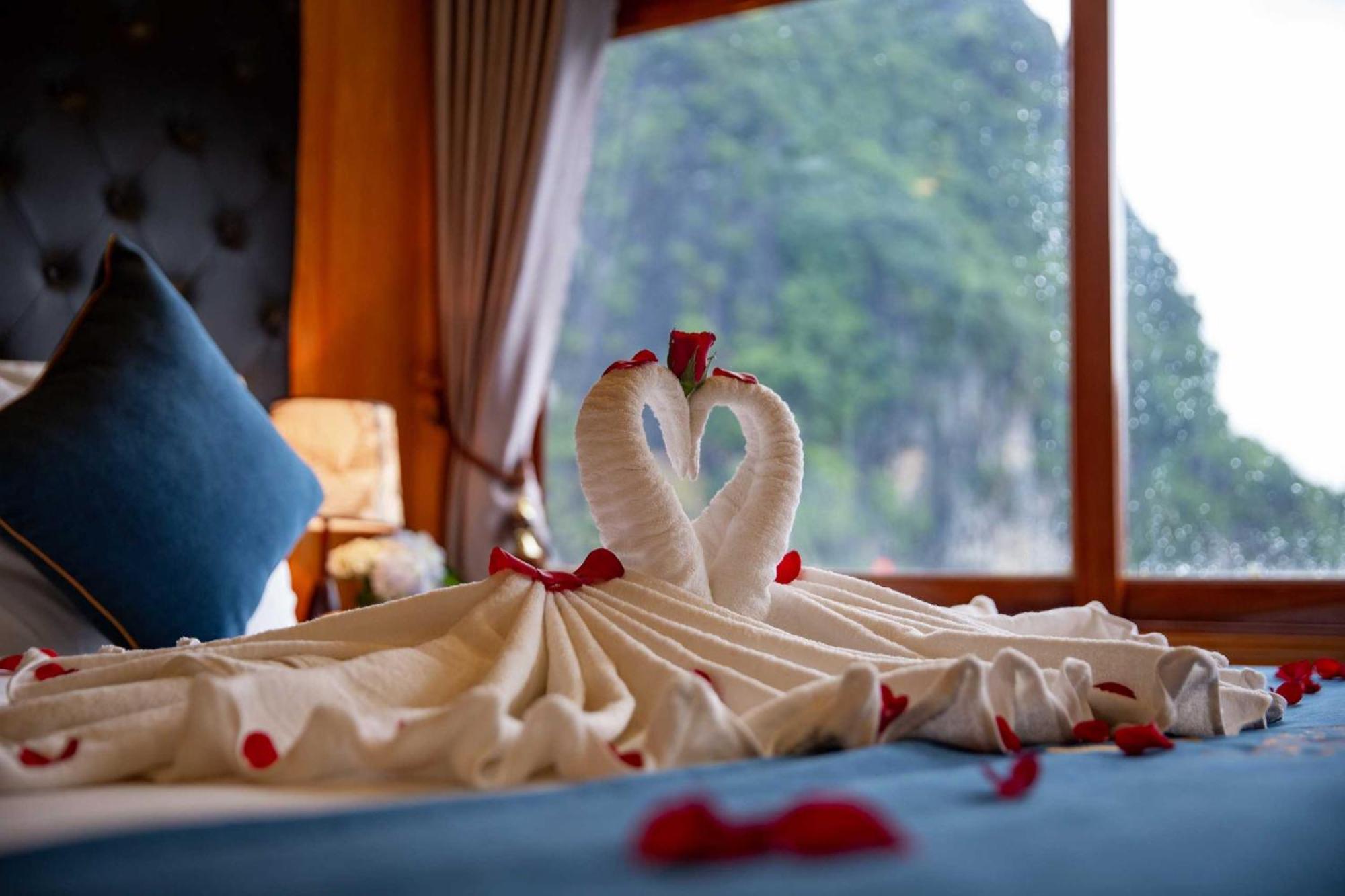 Venezia Boutique Cruises - Catba Island Hotel Chan Chau Buitenkant foto