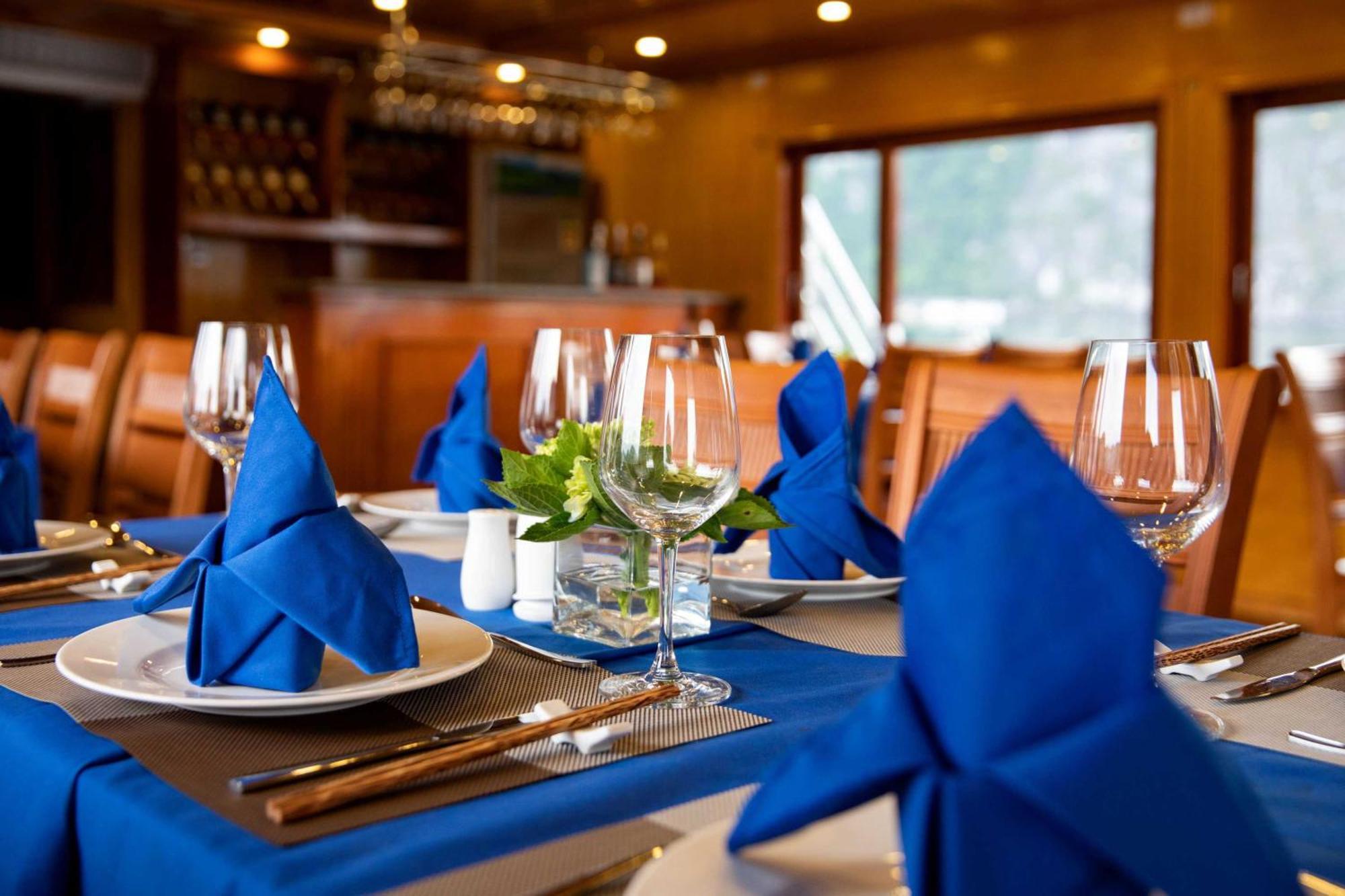 Venezia Boutique Cruises - Catba Island Hotel Chan Chau Buitenkant foto