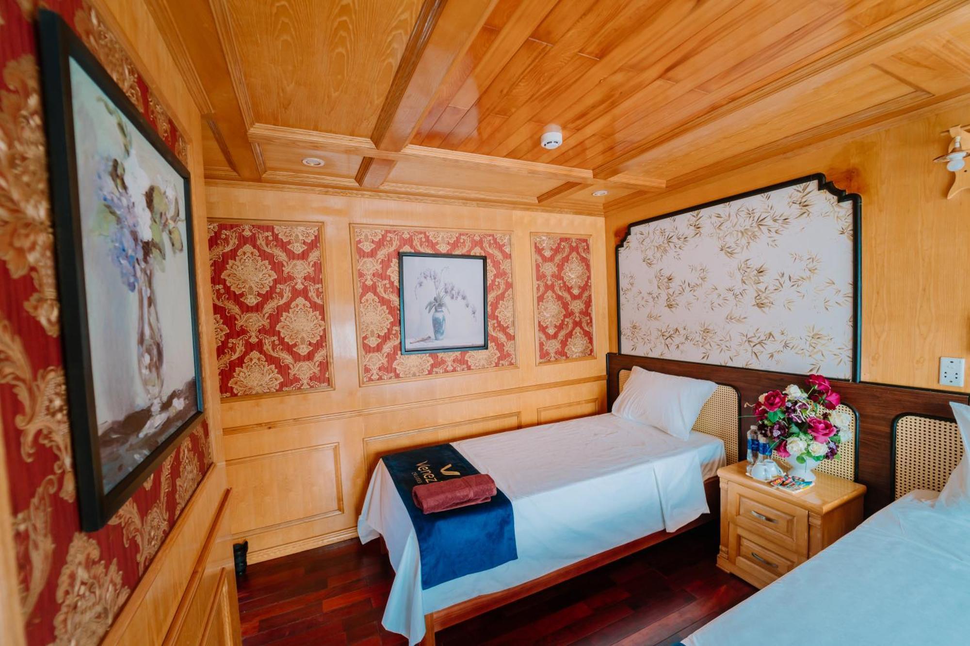 Venezia Boutique Cruises - Catba Island Hotel Chan Chau Buitenkant foto