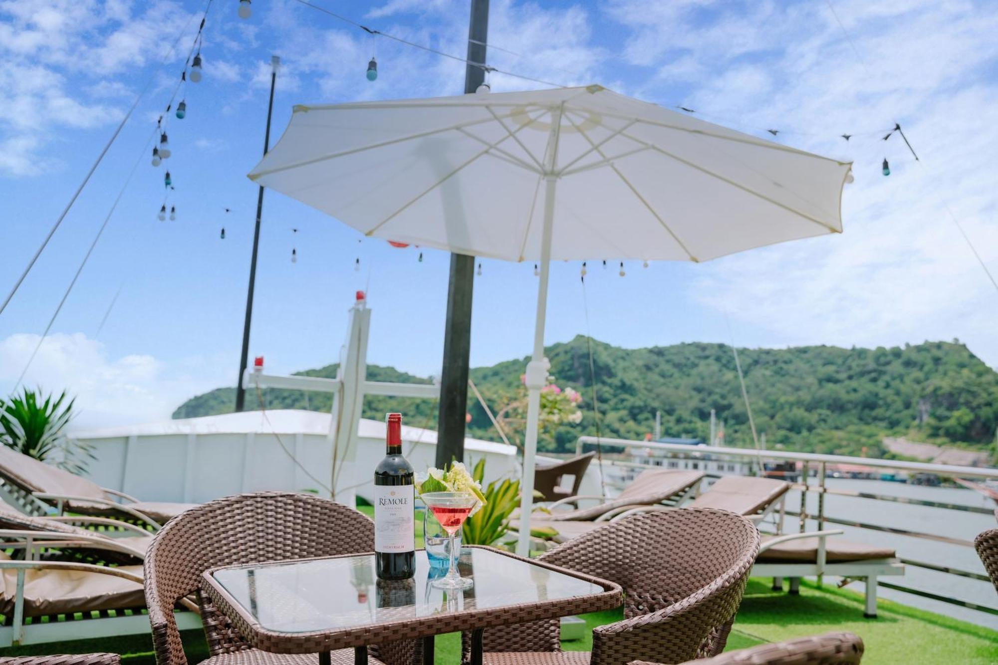 Venezia Boutique Cruises - Catba Island Hotel Chan Chau Buitenkant foto